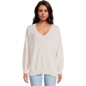 Dreamers • Classic Boyfriend Waffle V-Neck Sweater in Cream White